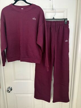 Alo Burgundy Sweatshirt & Sweatpants Accolade set size sm/med